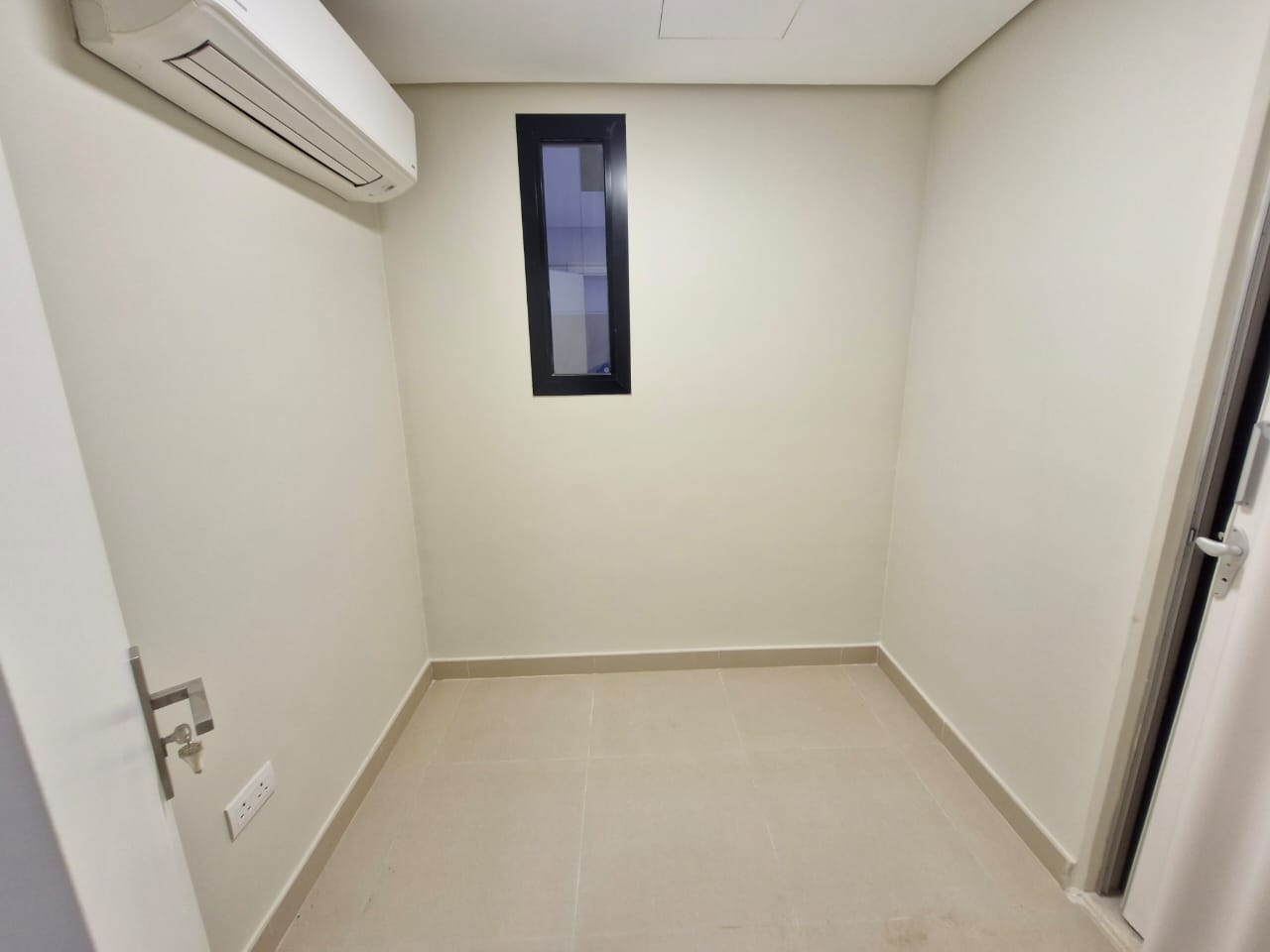  🏰 *Modern Luxury Villa in Sidra District – Roshn*  ✨ Elegantly Half-Furnished ✨